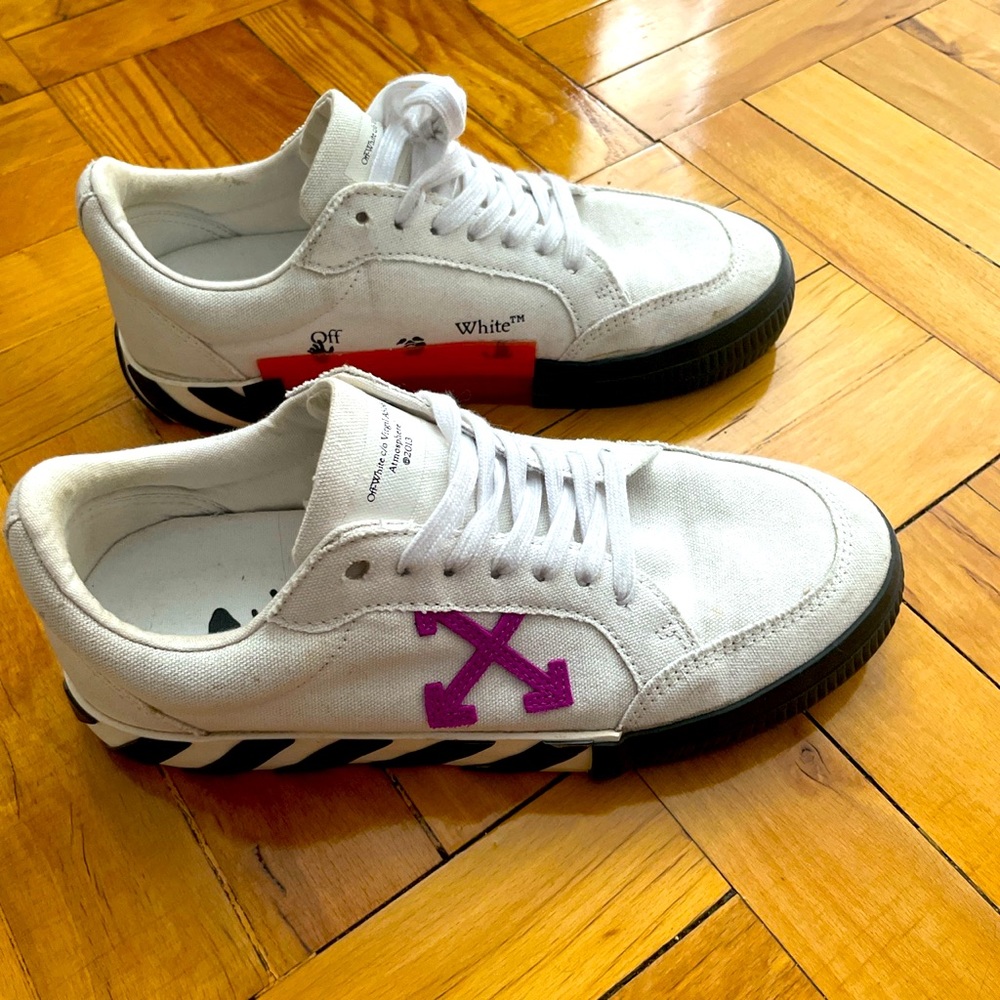 Off-white comfy sneakers